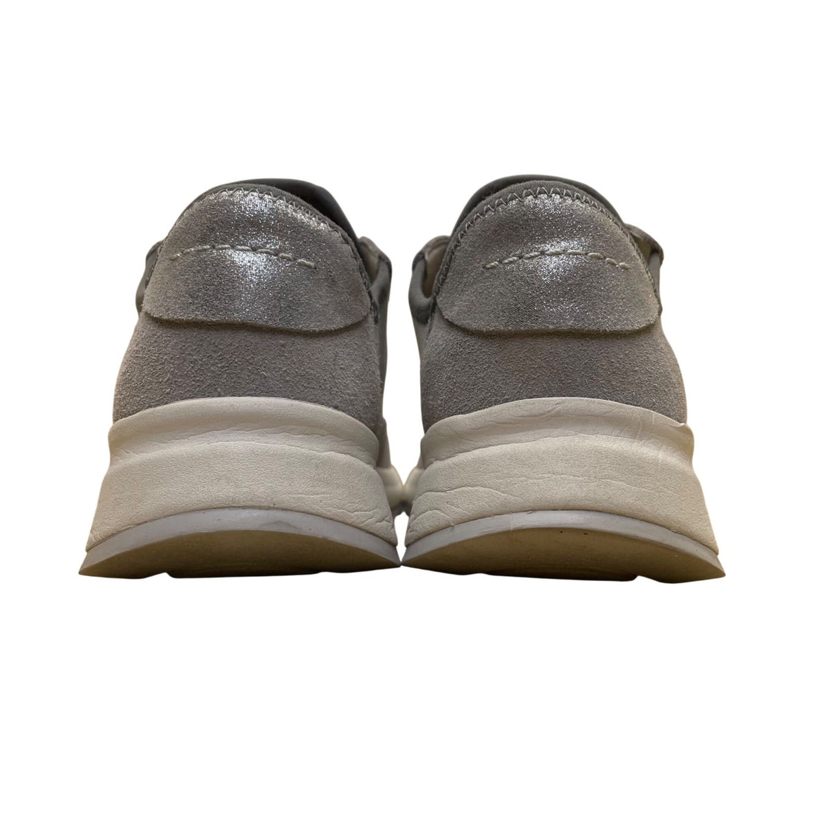Clarks Women’s Gray Suede With Cushioned Insole Lace-Up Casual Sneakers Size 8