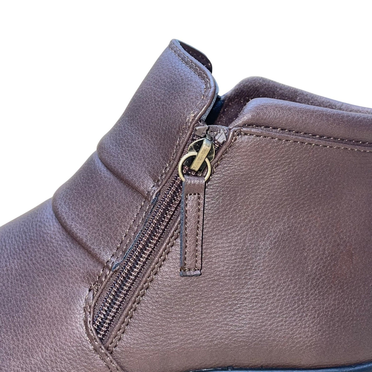 Easy Street Women’s Brown Vegan Pebbled Side Zipper Zozo Ankle Boots Size 9.5W