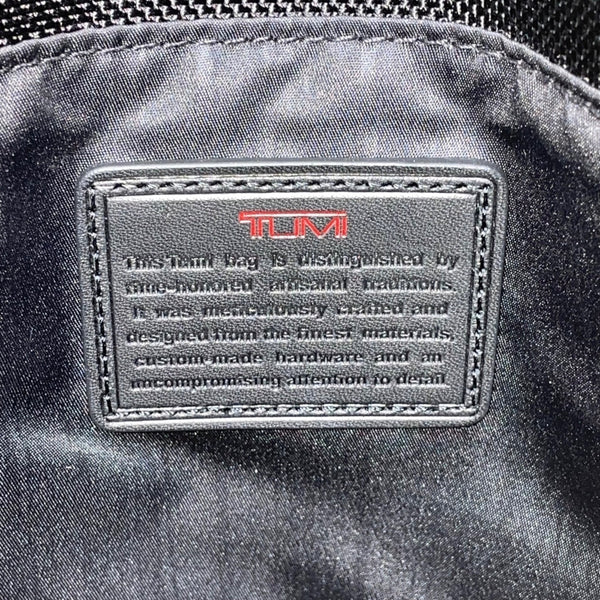 Tumi Mens Black Nylon Adjustable Strap With Zippered Pockets Messenger Bag