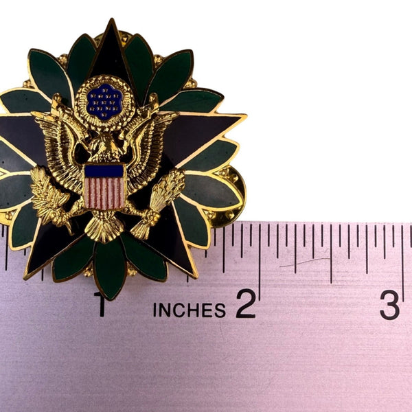 US Army Mens Gold Tone Enamel Badge With Great Seal Design Identification
