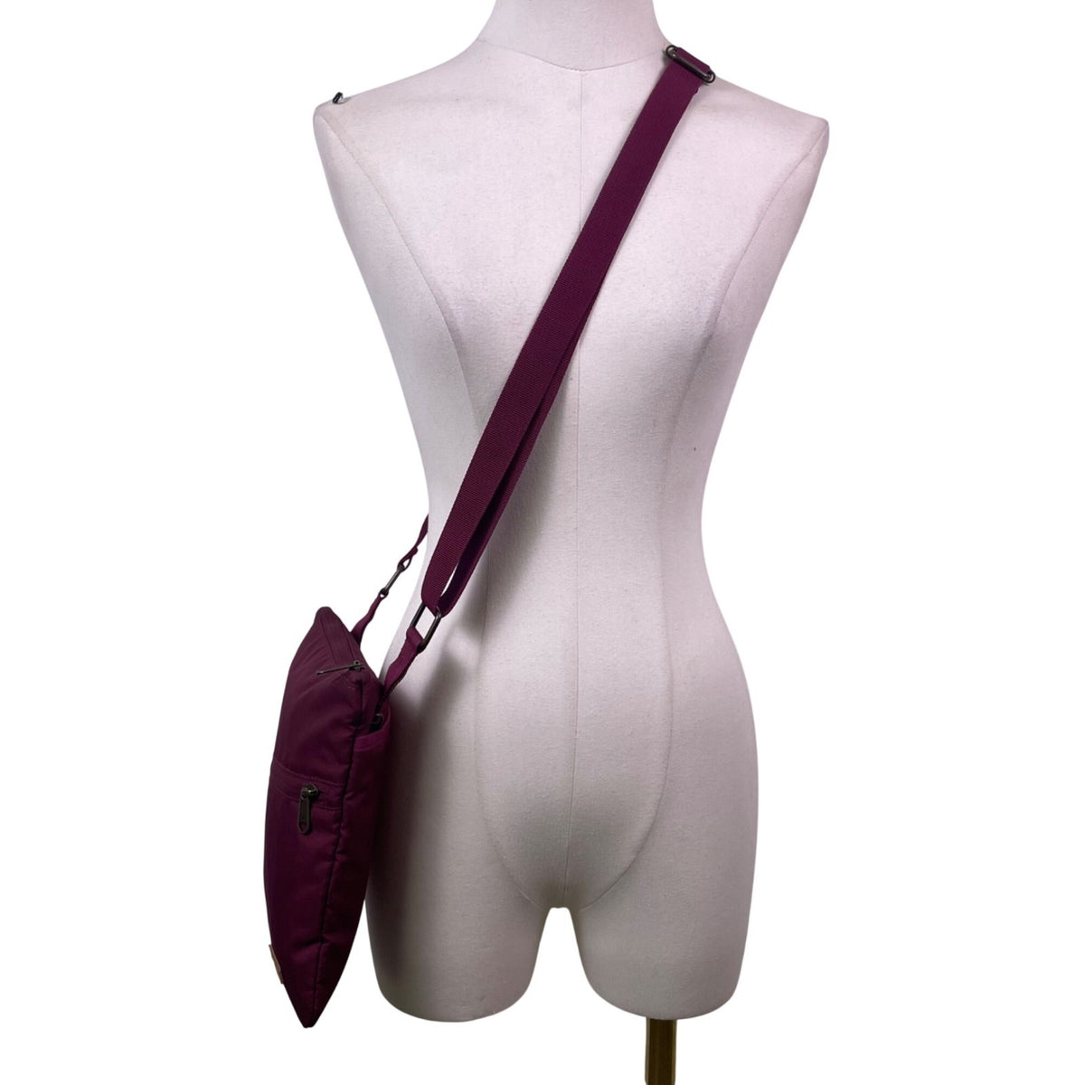 Eddie Bauer Womens Purple Nylon Adjustable Strap Zippered Pockets Crossbody Bag