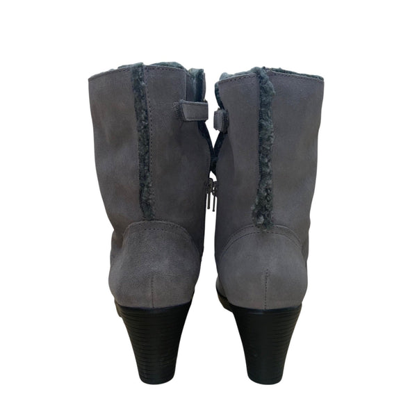 Clarks Women’s Gray Faux Suede & Fur Lined Bendable Winter Heeled Boots Size 7M