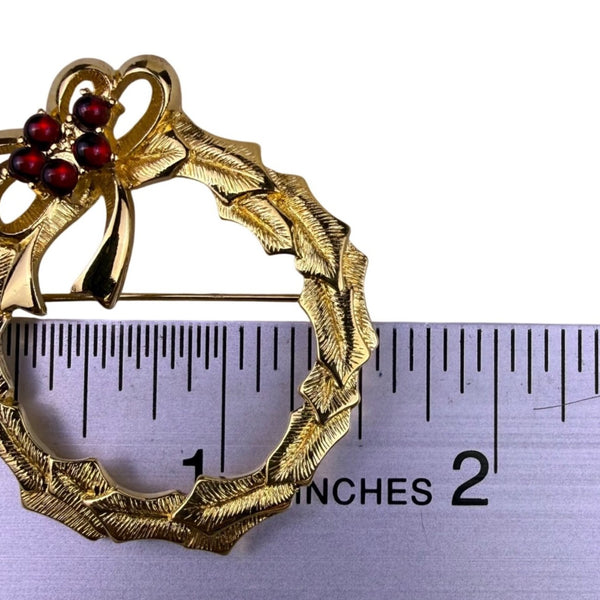 Monet Womens Gold Tone Red Glass Holly Wreath Brooch Leaf Berry Bow Design