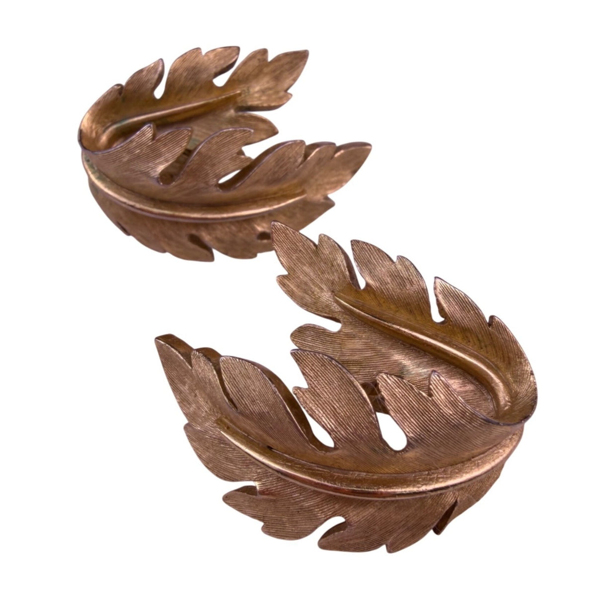 Trifari Gold Tone Womens Leaf Clip-On Earrings Textured Vintage Long Pair