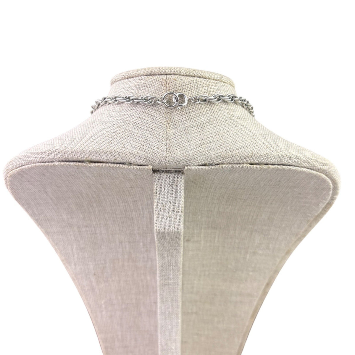 Vintage Queen Trifari Womens Silver Tone Metal Flower Knot Medallion Necklace