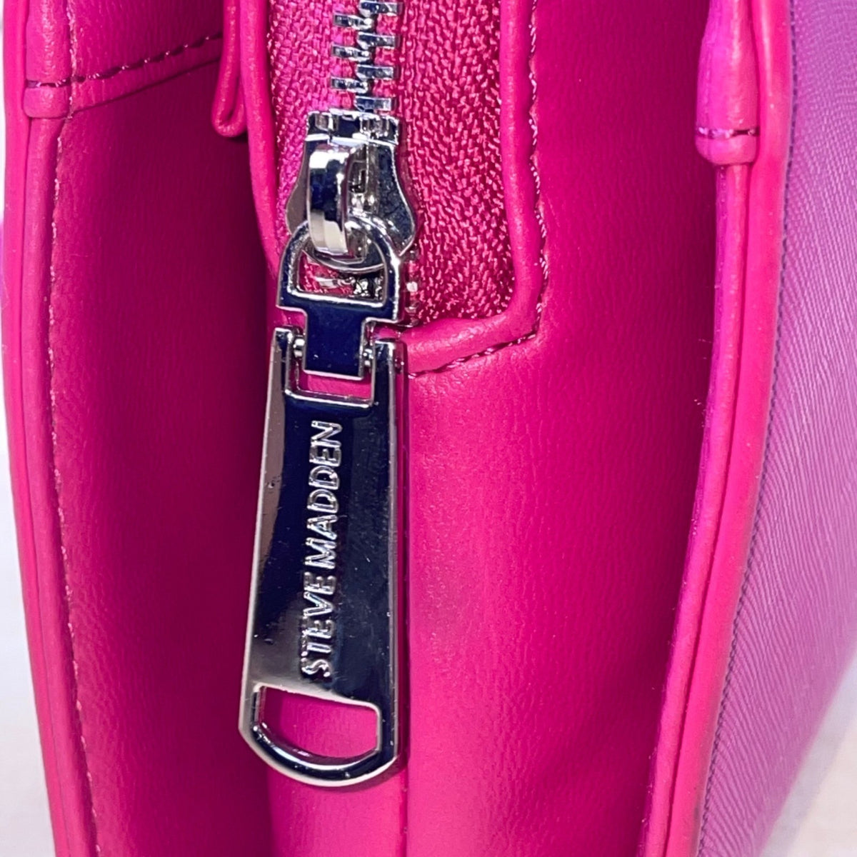 Steve Madden Women’s Fuchsia Faux Leather Chain Strap Compact Crossbody Bag