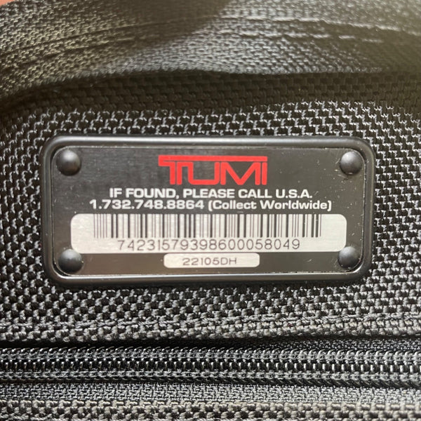 Tumi Mens Black Nylon Adjustable Strap With Zippered Pockets Messenger Bag