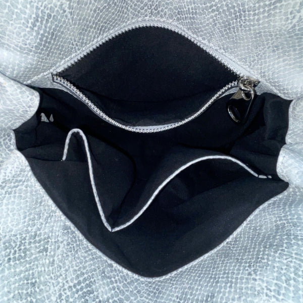 Inzi Women’s Silver & White Faux Leather Snake Pattern Chain Strap Crossbody Bag