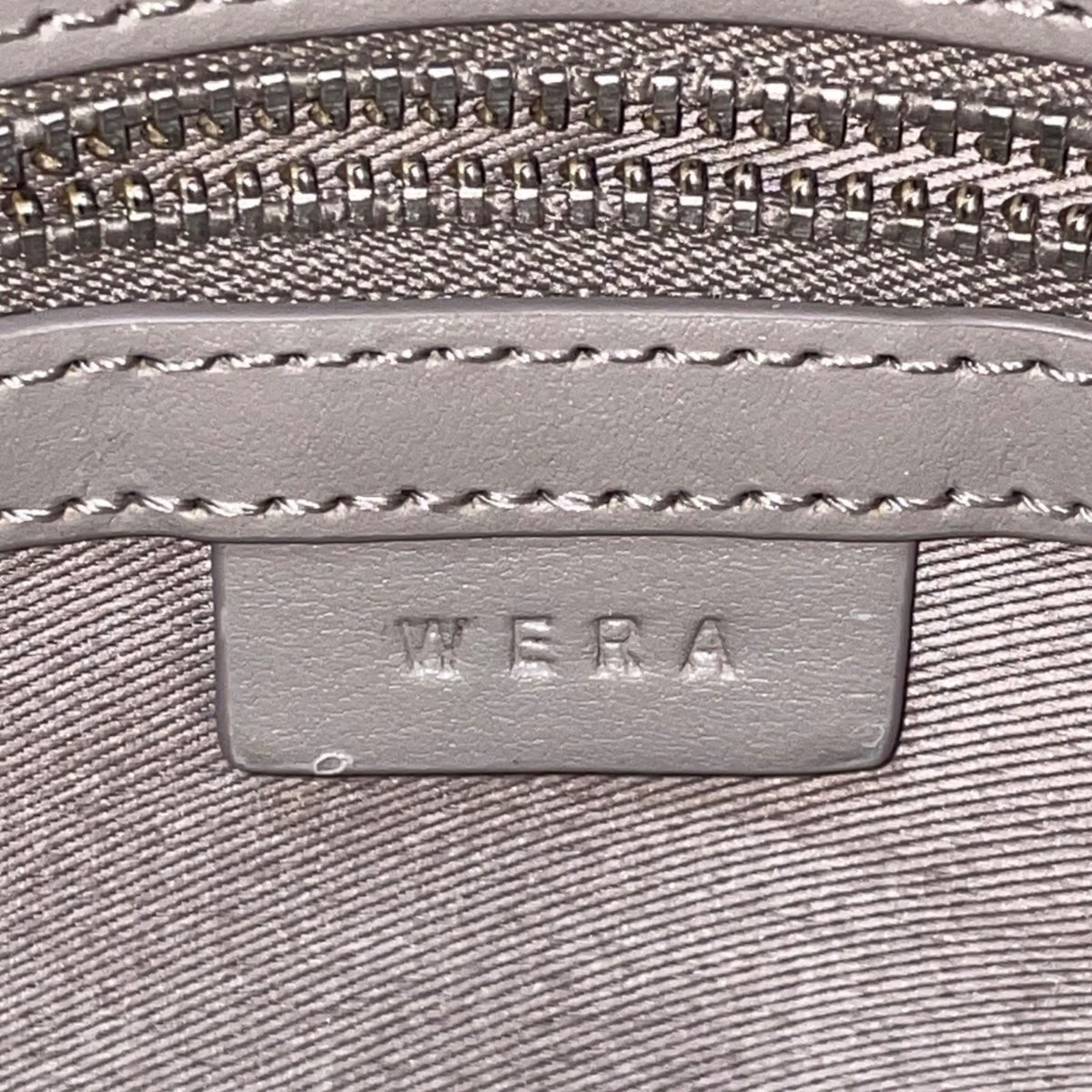 Wera Women’s Gray Leather Envelope Flap Adjustable Strap Compact Crossbody Bag