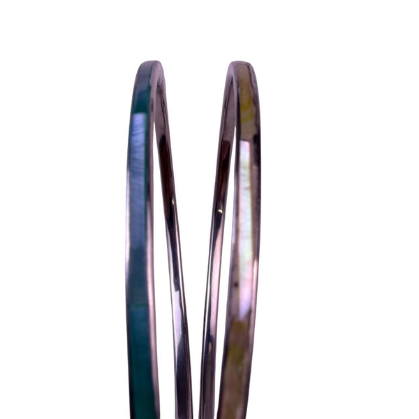 Two Unknown Women’s Silver Tone Shell Bangle Bracelets Set Stylish Accessory