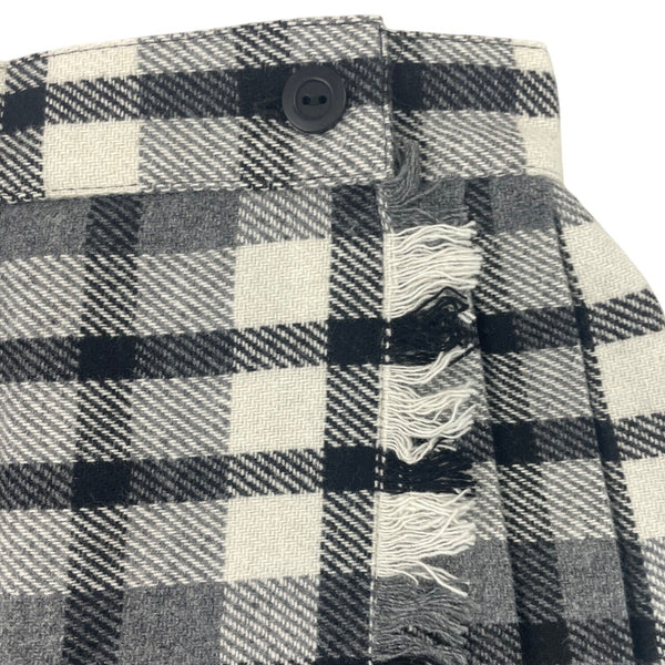 United Colors Of Benetton Plaid Black & White Skirt Sz 32 / 6Y