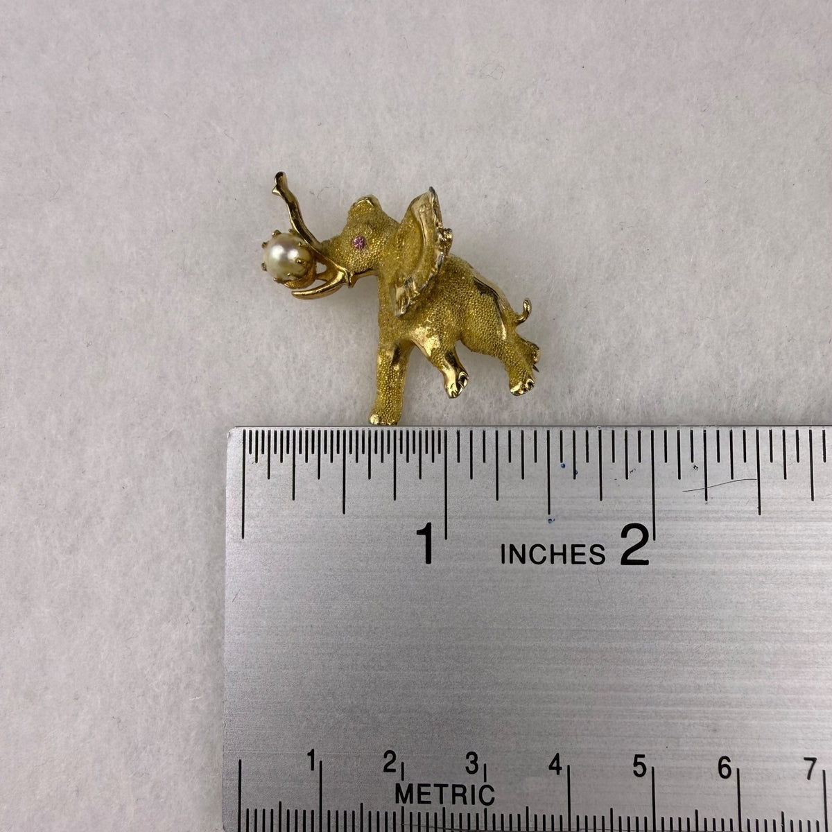 Kramer Women’s Gold Tone Elephant Pin Brooch Rhinestone Faux Pearl Small Size