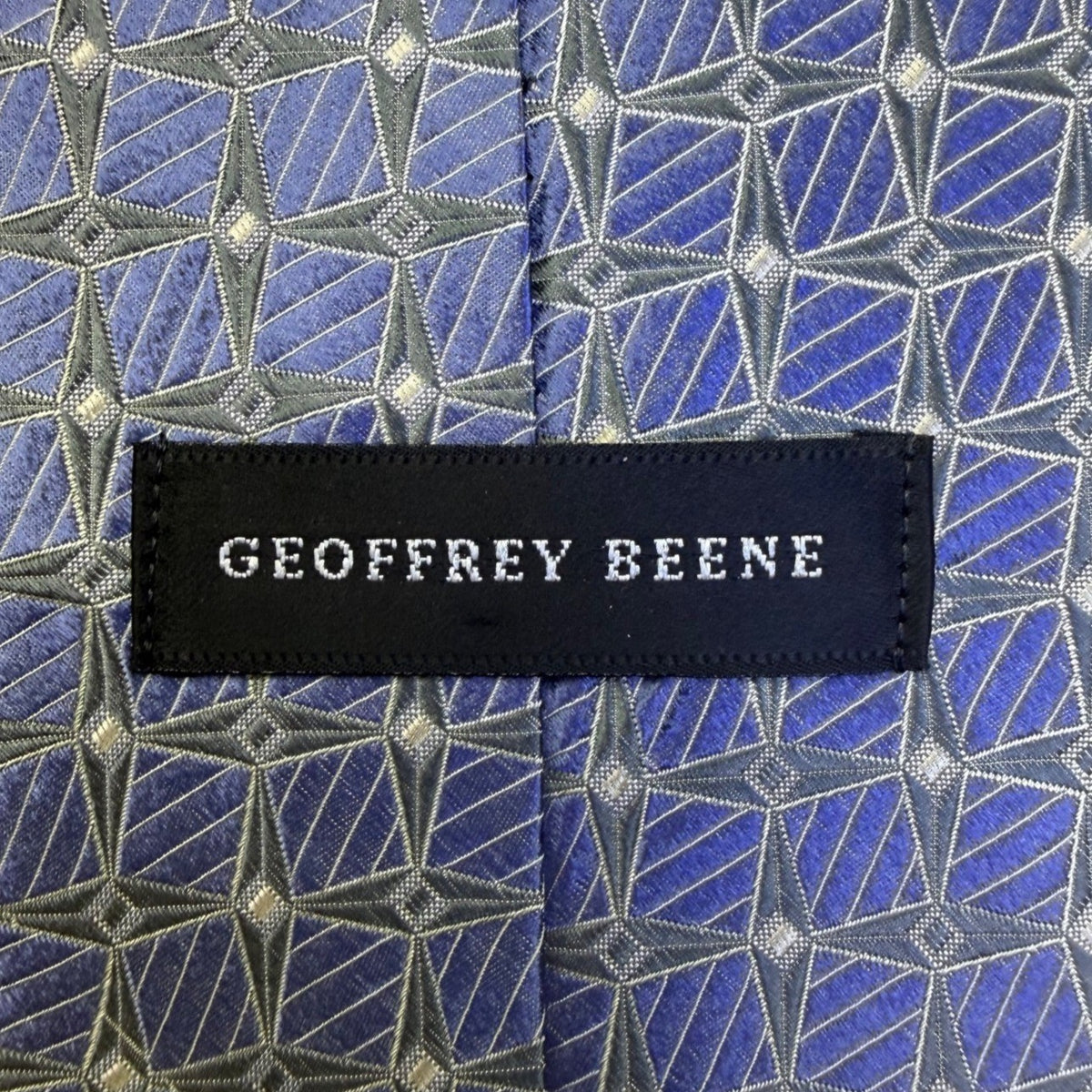 Geoffrey Beene Mens Blue Silk Geometric Pattern Necktie