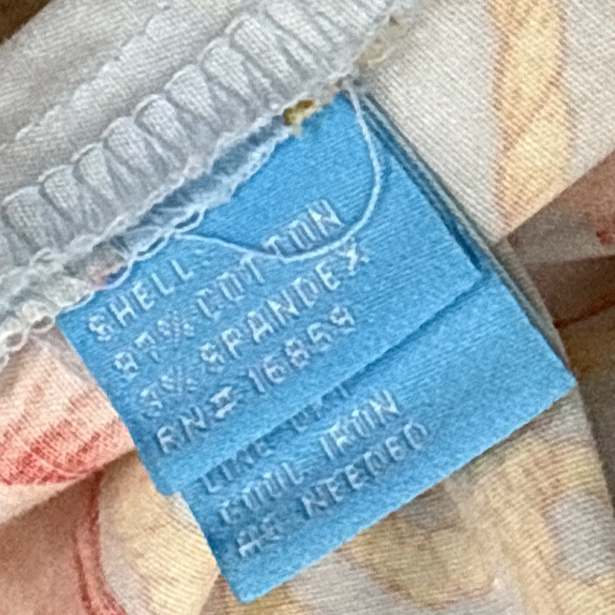 J.McLaughlin Womens Capri Pants Size 8 Seashell Print Button Closure