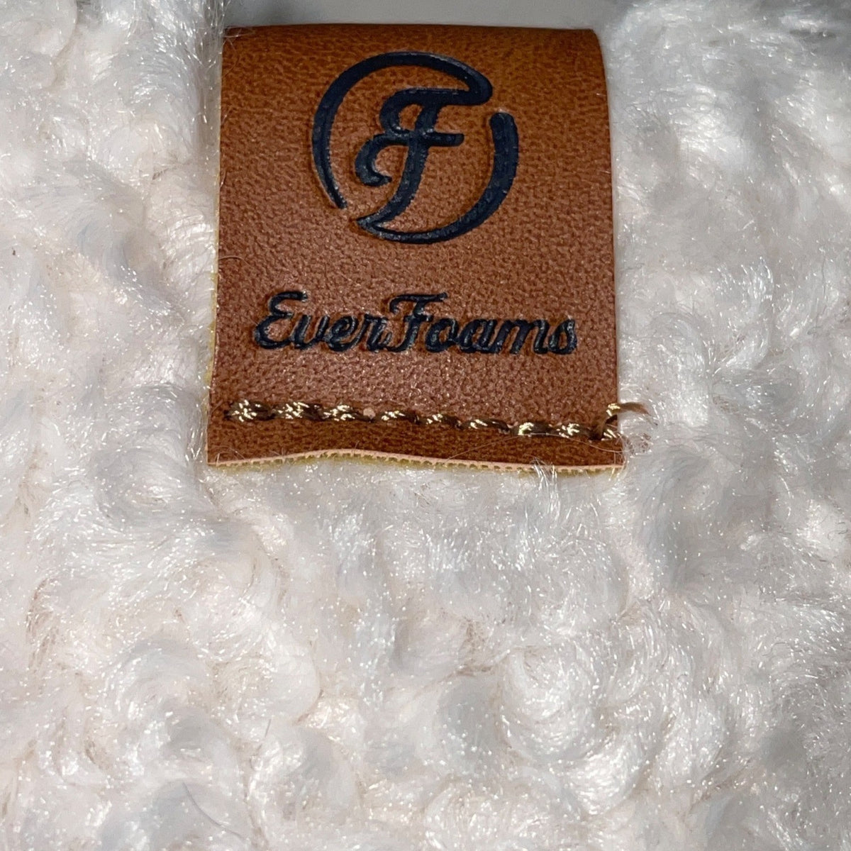 EverFoams Women’s White Fuzzy Cozy Dual Straps Slide Sandals Size 5-6