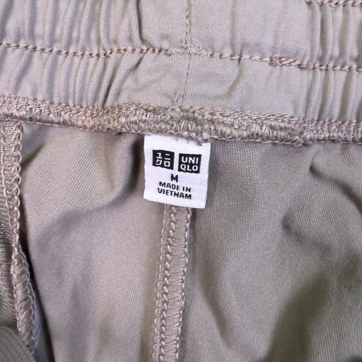Uniqlo Mens Beige Elastic Waist Shorts Lightweight Casual Activewear Size M