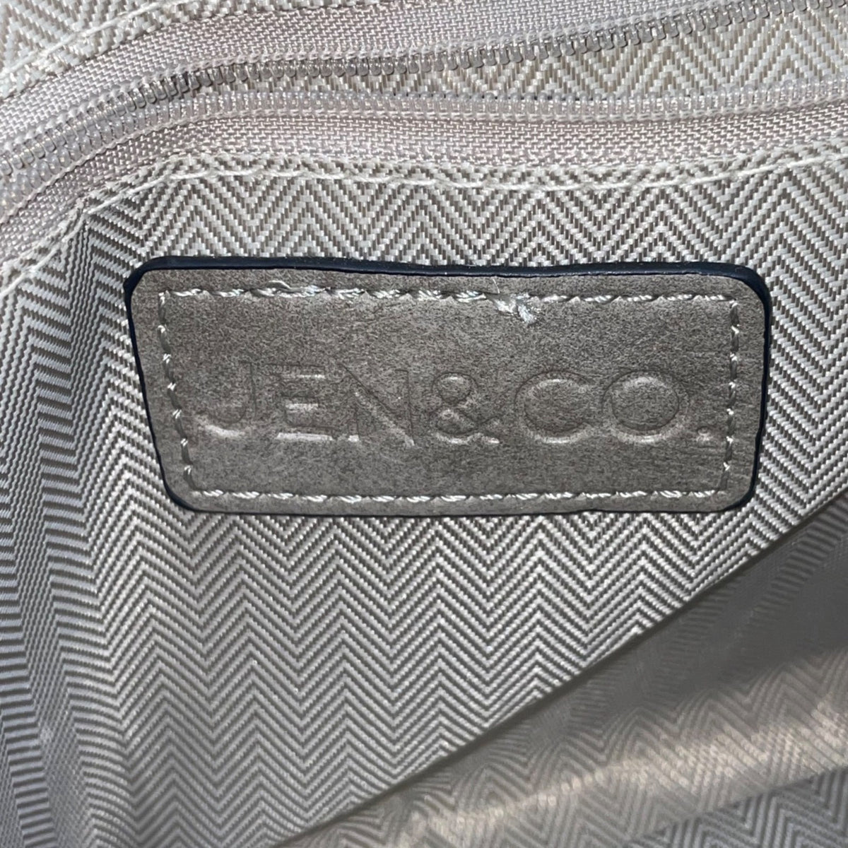 Jen & Co Women’s Gray Faux Leather With Adjustable Strap Crossbody Bag