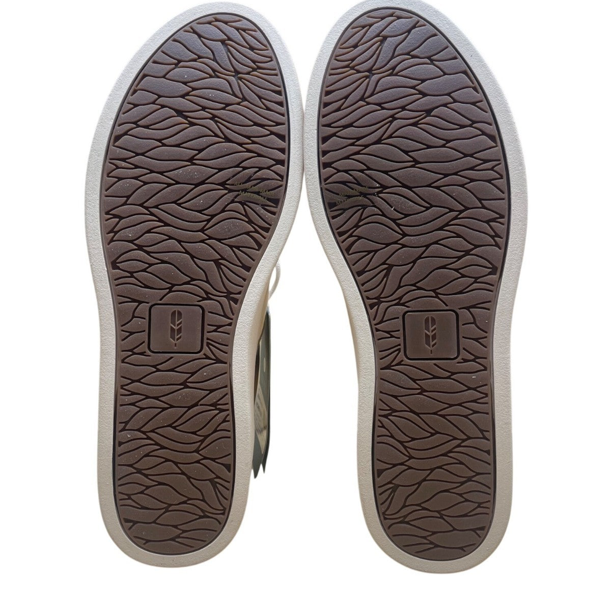 Revitalign Women’s Light Brown Patent Strap Malibu Bella  Sneakers Size 9.5B