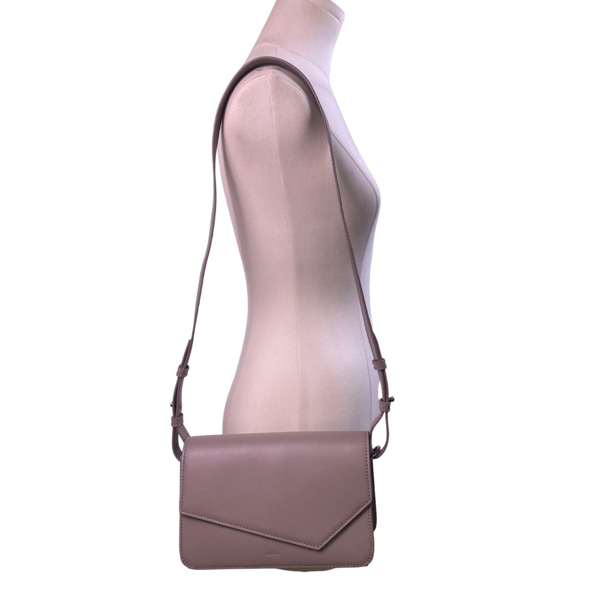 Wera Women’s Gray Leather Envelope Flap Adjustable Strap Compact Crossbody Bag