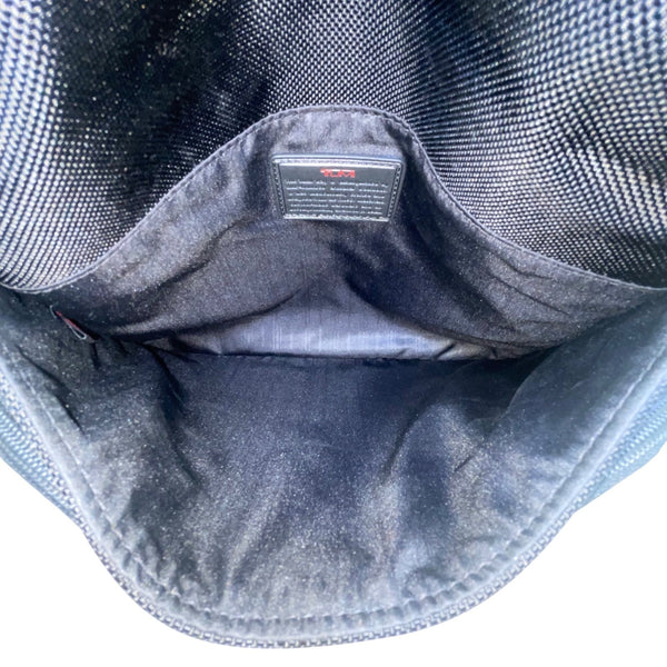 Tumi Mens Black Nylon Adjustable Strap With Zippered Pockets Messenger Bag