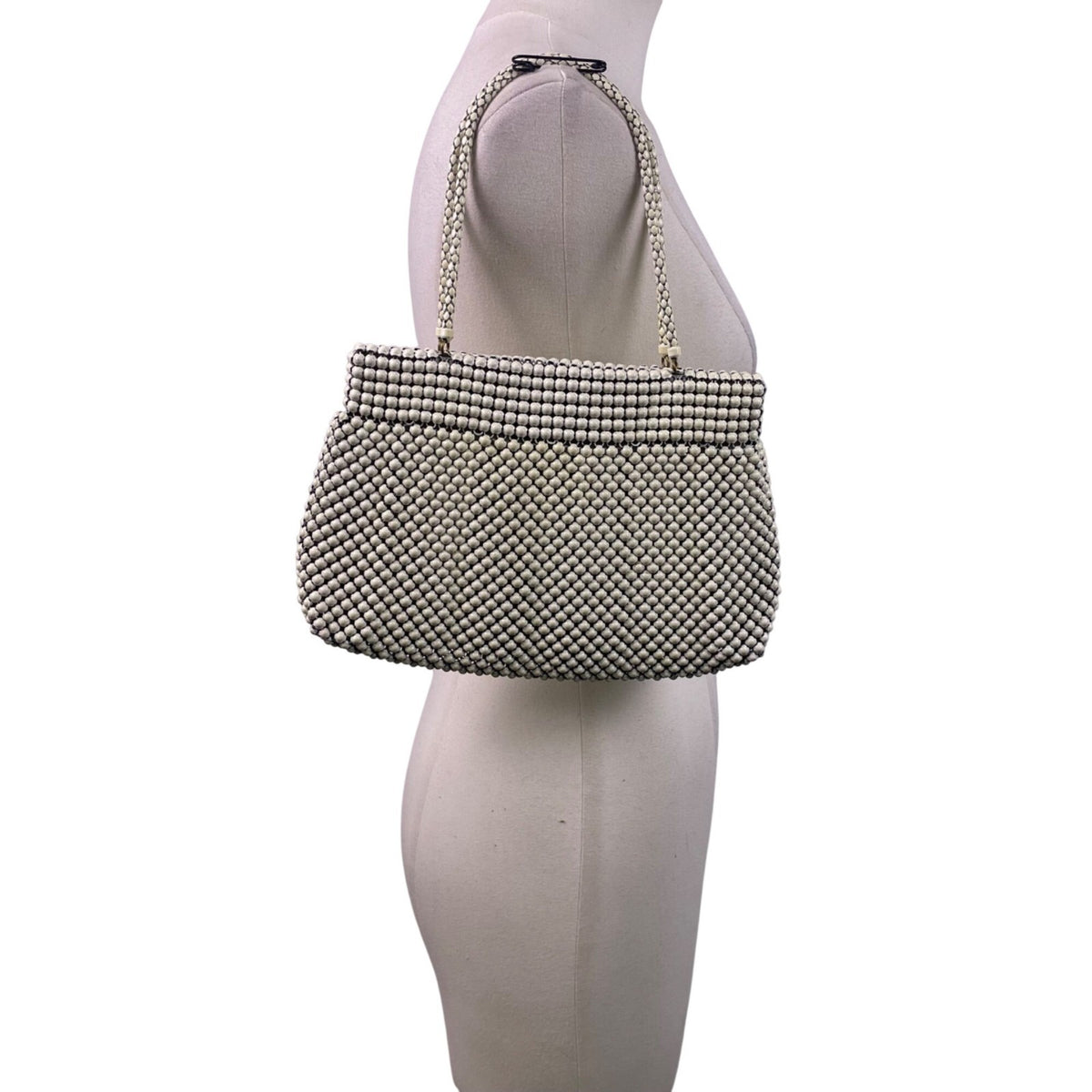 Vintage Whiting & Davis Women’s White Alumesh US Made Beaded Shoulder Bag