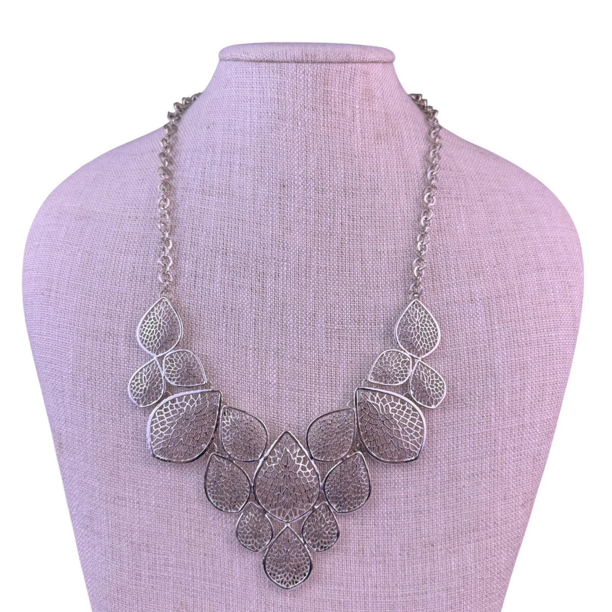 Contemporary Womens Silver Tone Metal  Necklace Leaf Detailing Adjustable