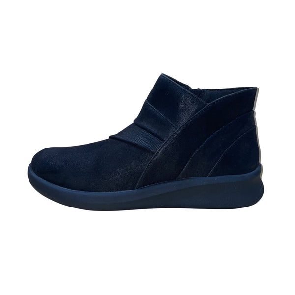 Cloudsteppers by Clarks Women’s Black Sillian 2.0 Rise Ankle Boots Size 7.5