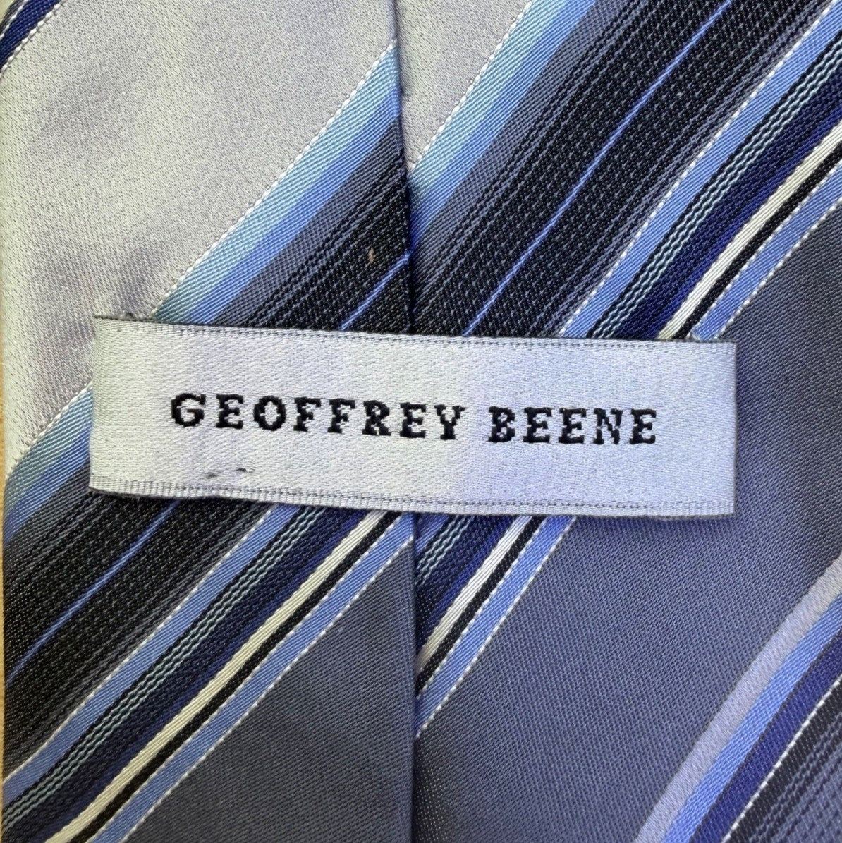 Geoffrey Beene Mens Blue Striped Silk Necktie Versatile Formal Business Wear