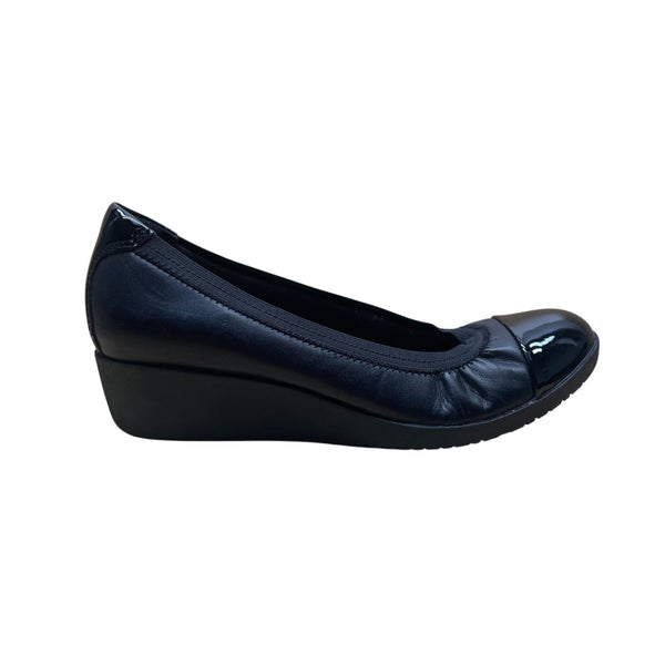 Clarks Women’s Black Leather Patent Cap Toe Wedge Ballet Flats Size 7M