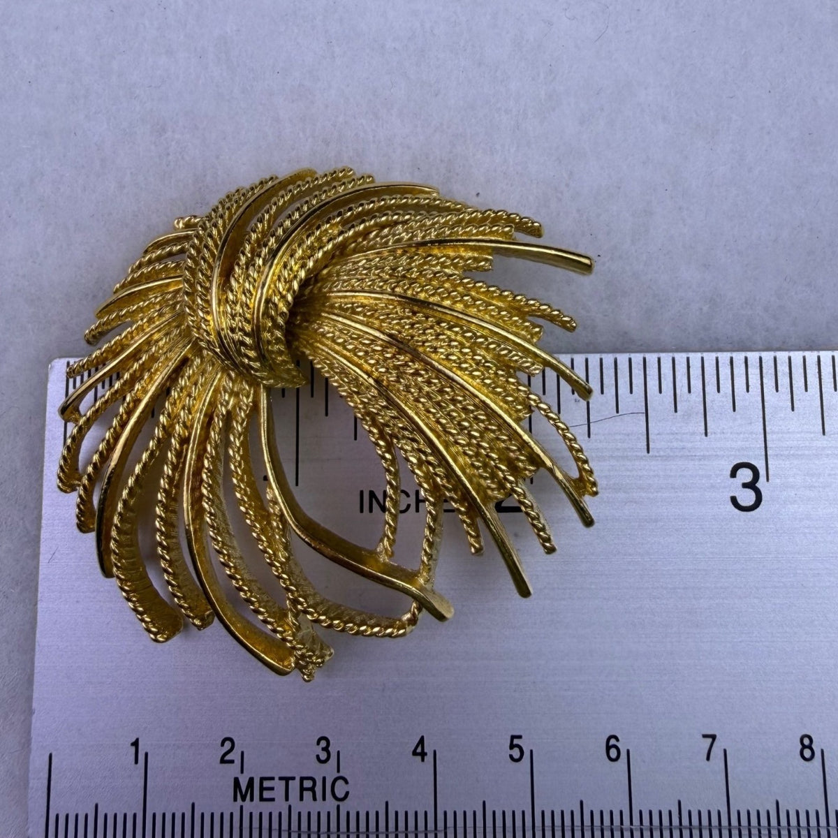 Monet Womens Gold Tone Metal Brooch & Clip-On Earrings Set Ornate Pattern