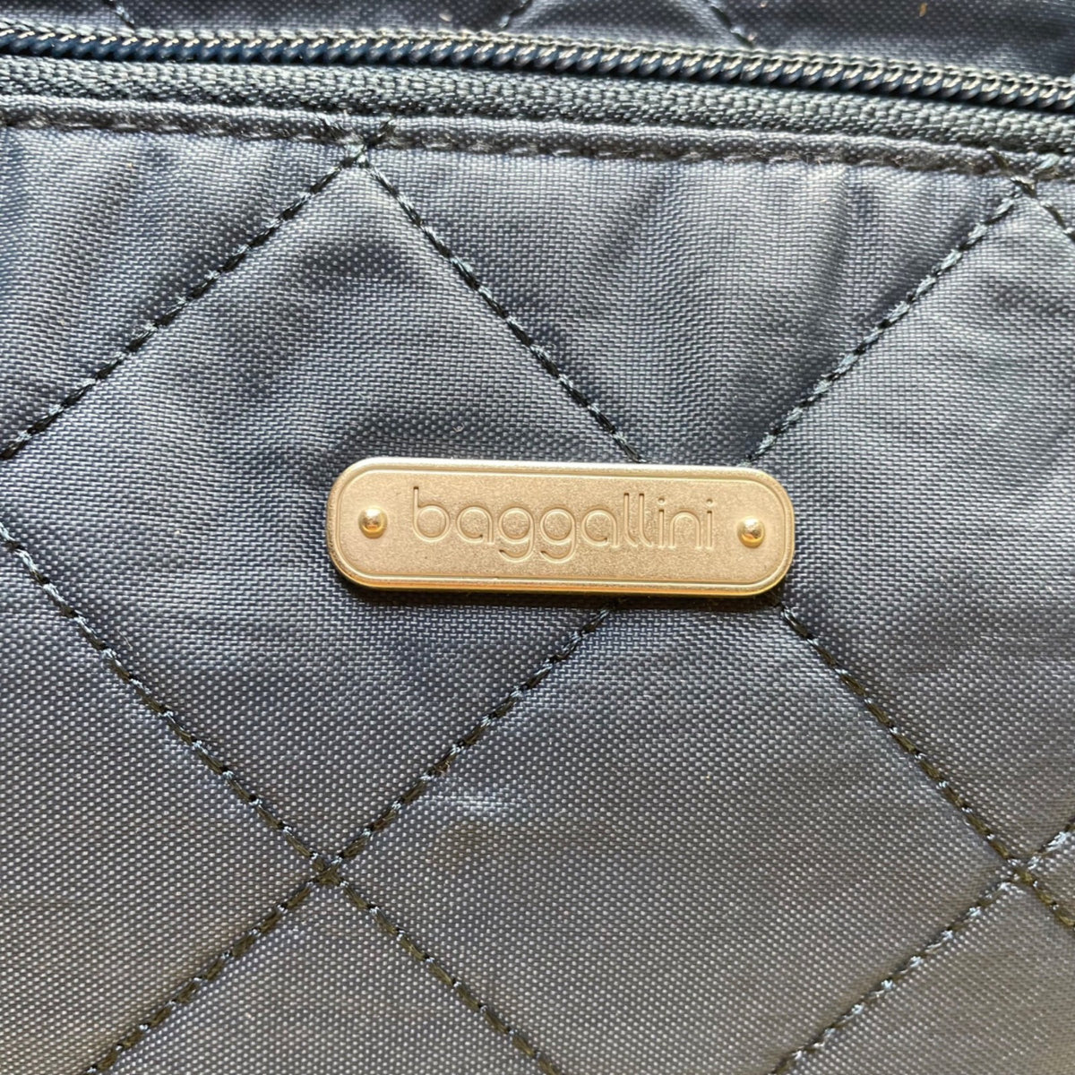 Baggallini Women’s Navy Quilted Adjustable Strap Multiple Pockets Crossbody Bag