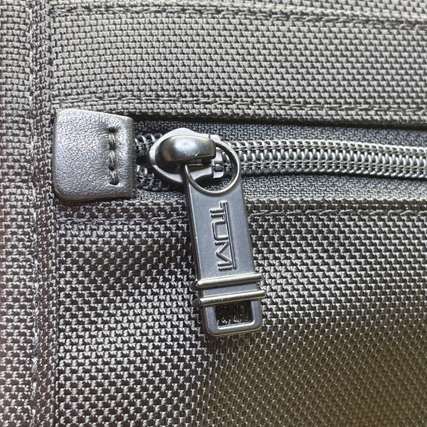 Tumi Mens Black Nylon Adjustable Strap With Zippered Pockets Messenger Bag