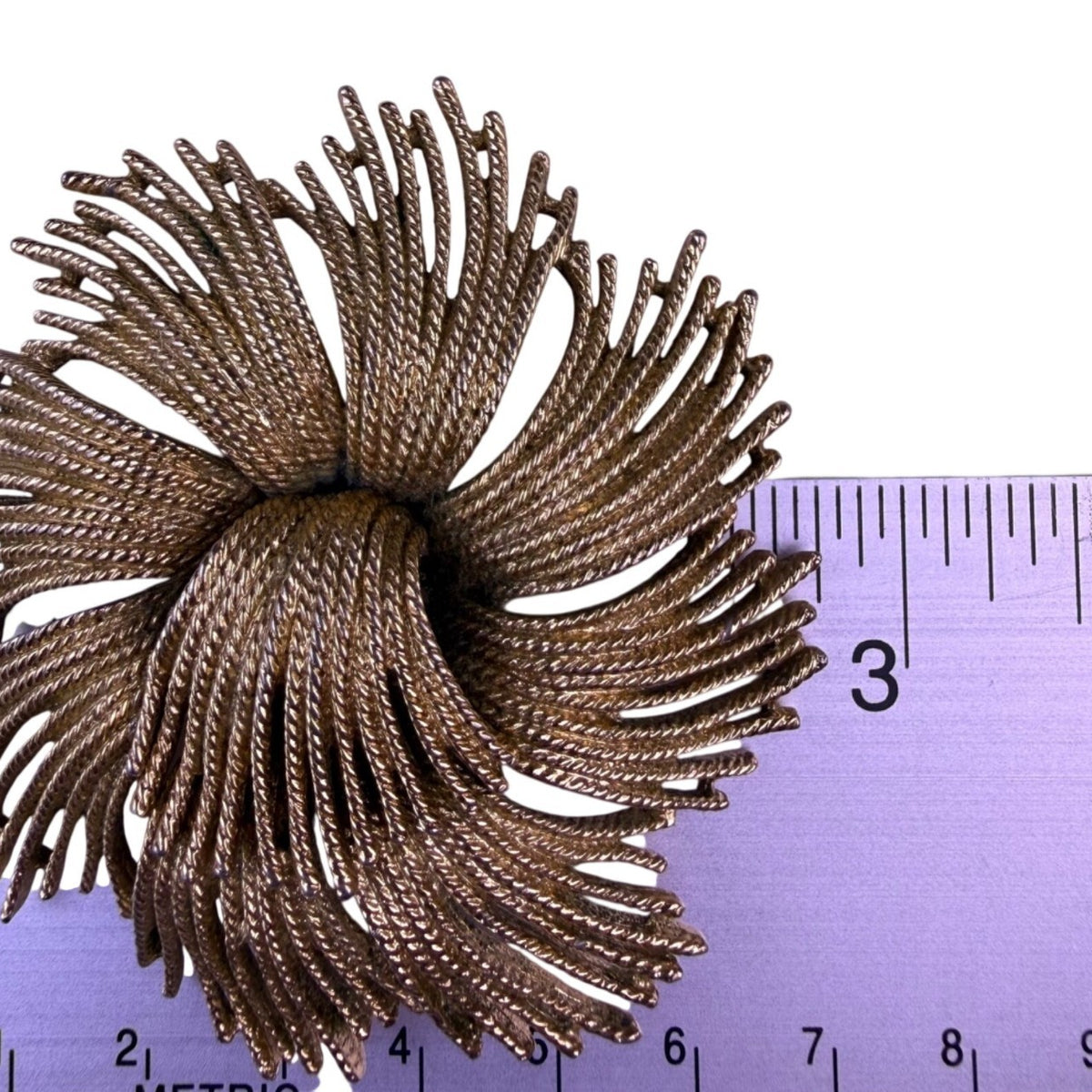 Monet Womens Gold Tone Metal Floral Fringe Brooch Pin Signed Vintage Jewelry
