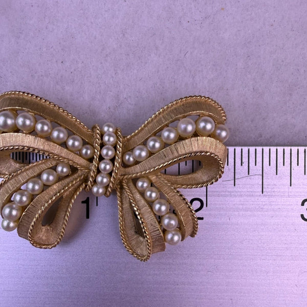 Vintage Trifari Womens Gold Tone Faux Pearl Ribbon Brooch Pin Bow Design