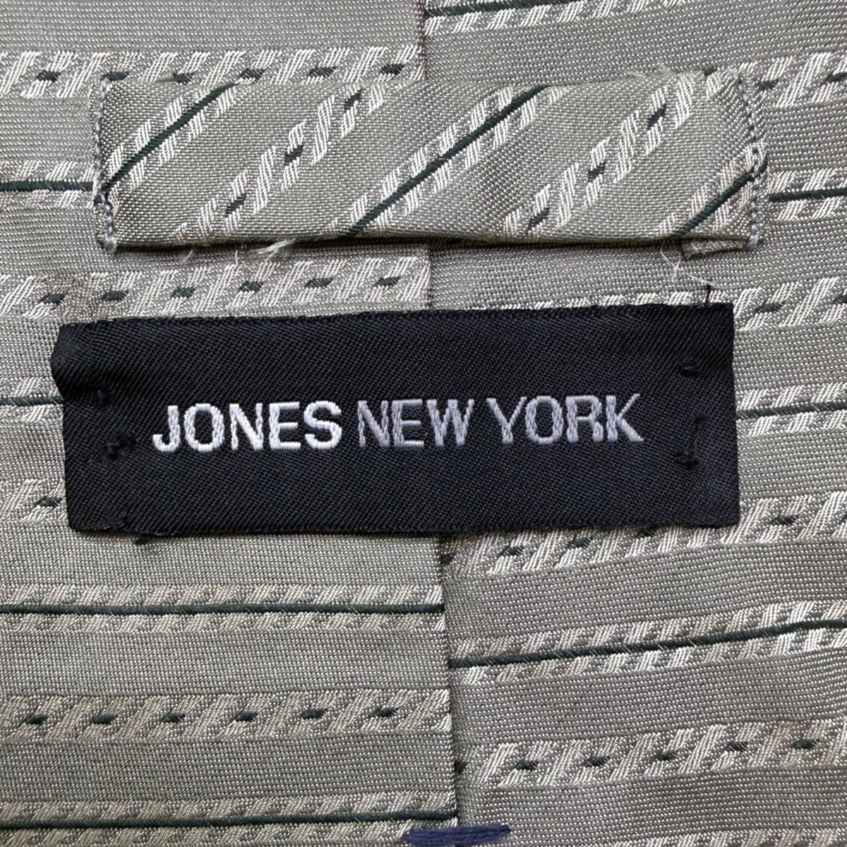 Jones New York Mens Gray 100% Silk Striped Necktie Elegant Pattern Classic Style