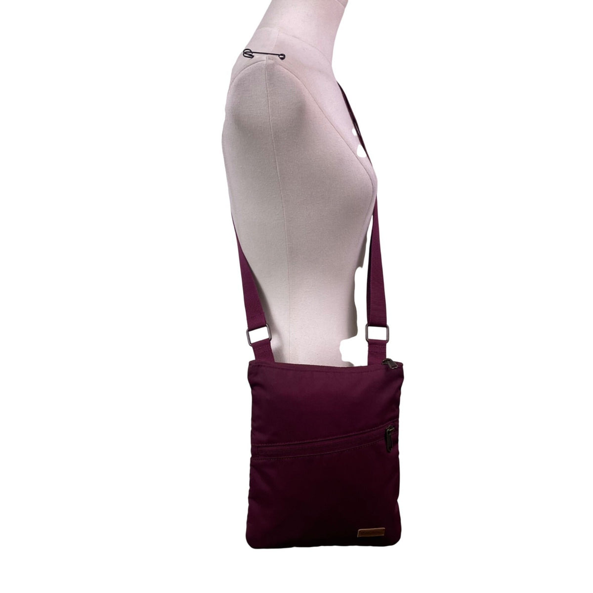 Eddie Bauer Womens Purple Nylon Adjustable Strap Zippered Pockets Crossbody Bag