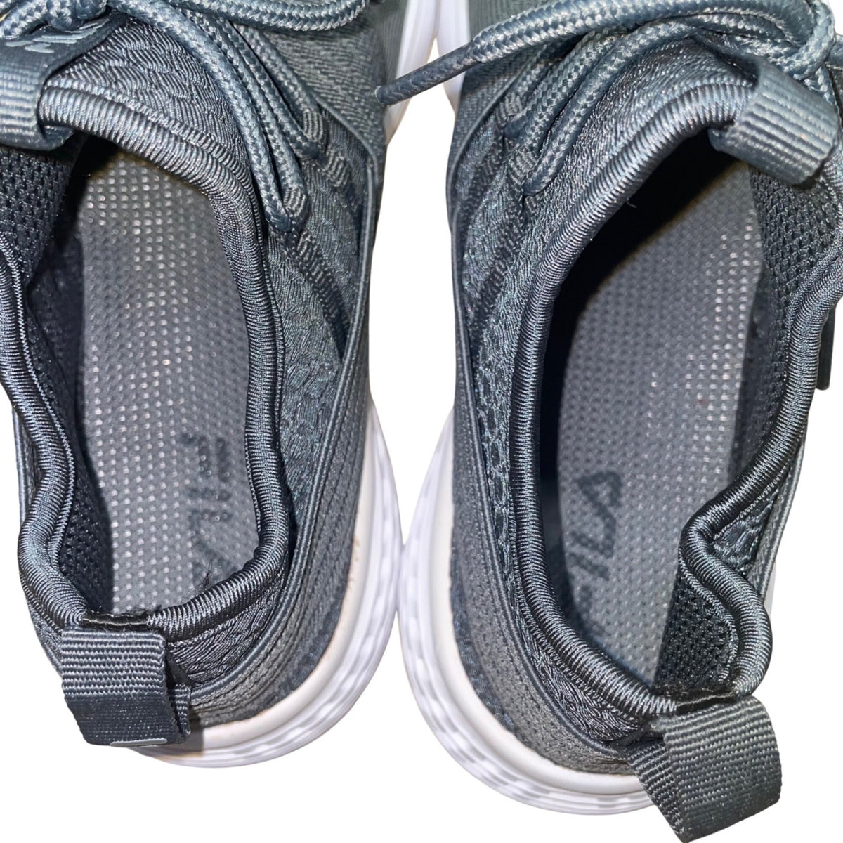Fila Men’s Gray Mesh & White Sole Fondato 19 Energized Athletic Sneakers Size 7