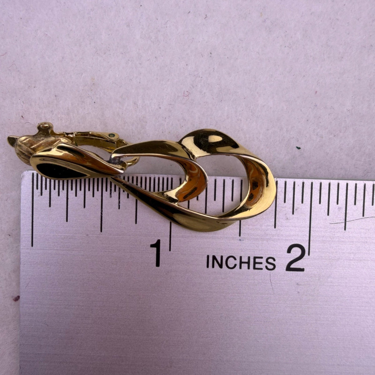 Trifari Womens Gold Tone Metal Clip-On Earrings Vintage Statement Jewelry