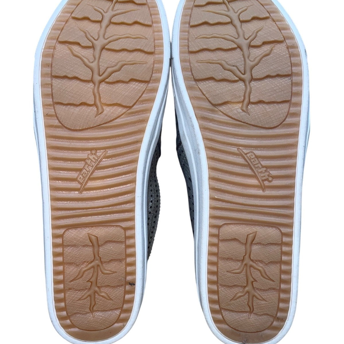 Earth Women’s Silver Metallic Slip-On Perforated Leather Tangelo Shoes Size 10B
