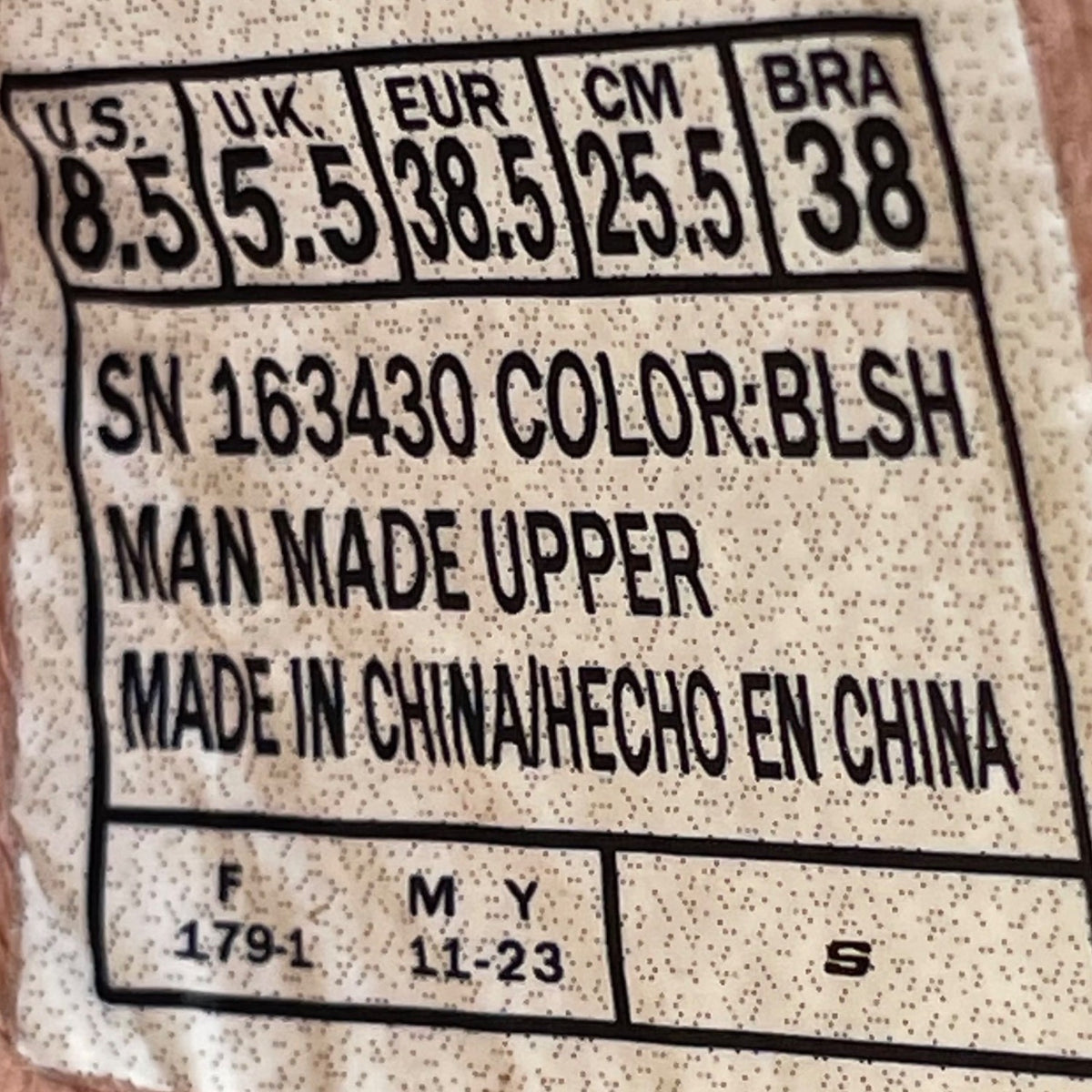 Skechers Women’s Blush Pink Buckle Strap Relaxed Fit Yoga Foam Sandals Sz US 8.5