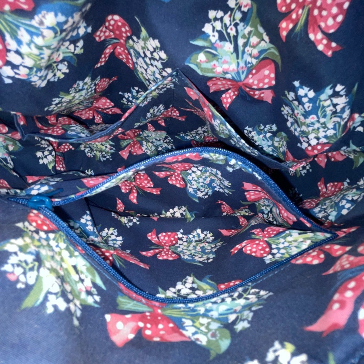 Vera Bradley Womens Navy Quilted Floral Adjustable Strap On-The-Go Crossbody Bag