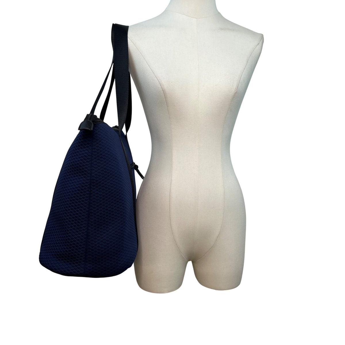 Elliot Lucca Navy Textured Lining Black Straps & Zipper Closure Tote Bag Sz L