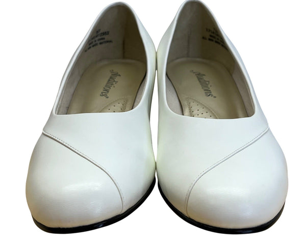 Auditions Women’s White Man-Made Material Slip-On Low Heel Focus Pump Size 7.5W