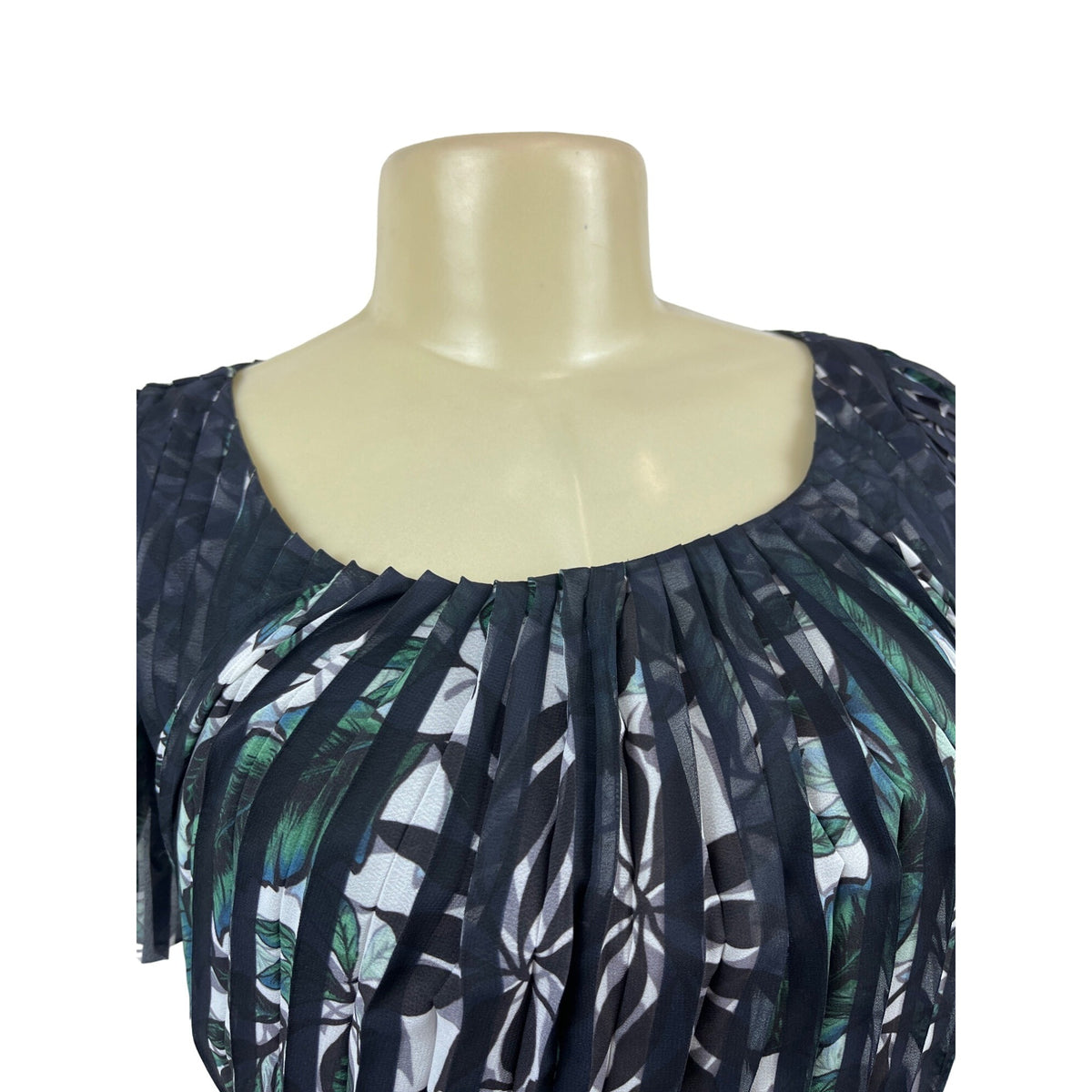 Max Studio Women’s Black Pleated Floral Pattern Dress Size M