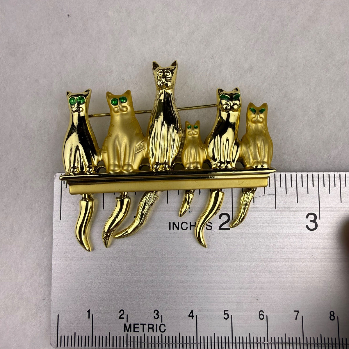 Gold Tone Cat Family Brooch Jewelry Green Eye Accents Vintage Style Pin