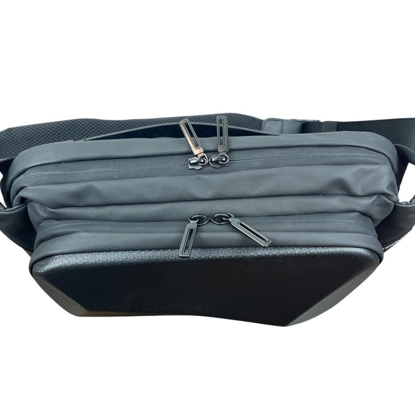 Fenruien Anti-Theft Sling Bag With USB Charging Port For Men Black Size M - New