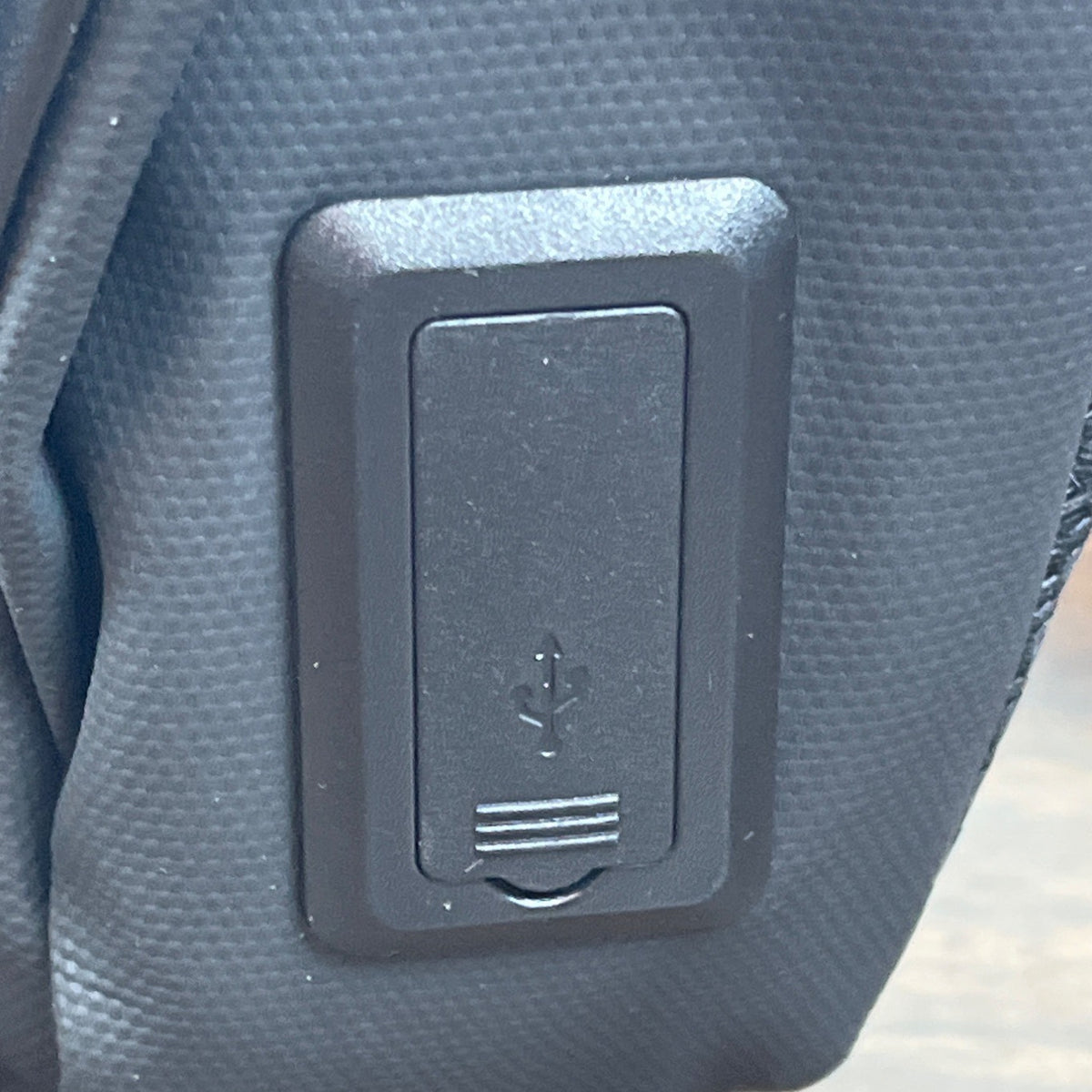 Fenruien Anti-Theft Sling Bag With USB Charging Port For Men Black Size M - New