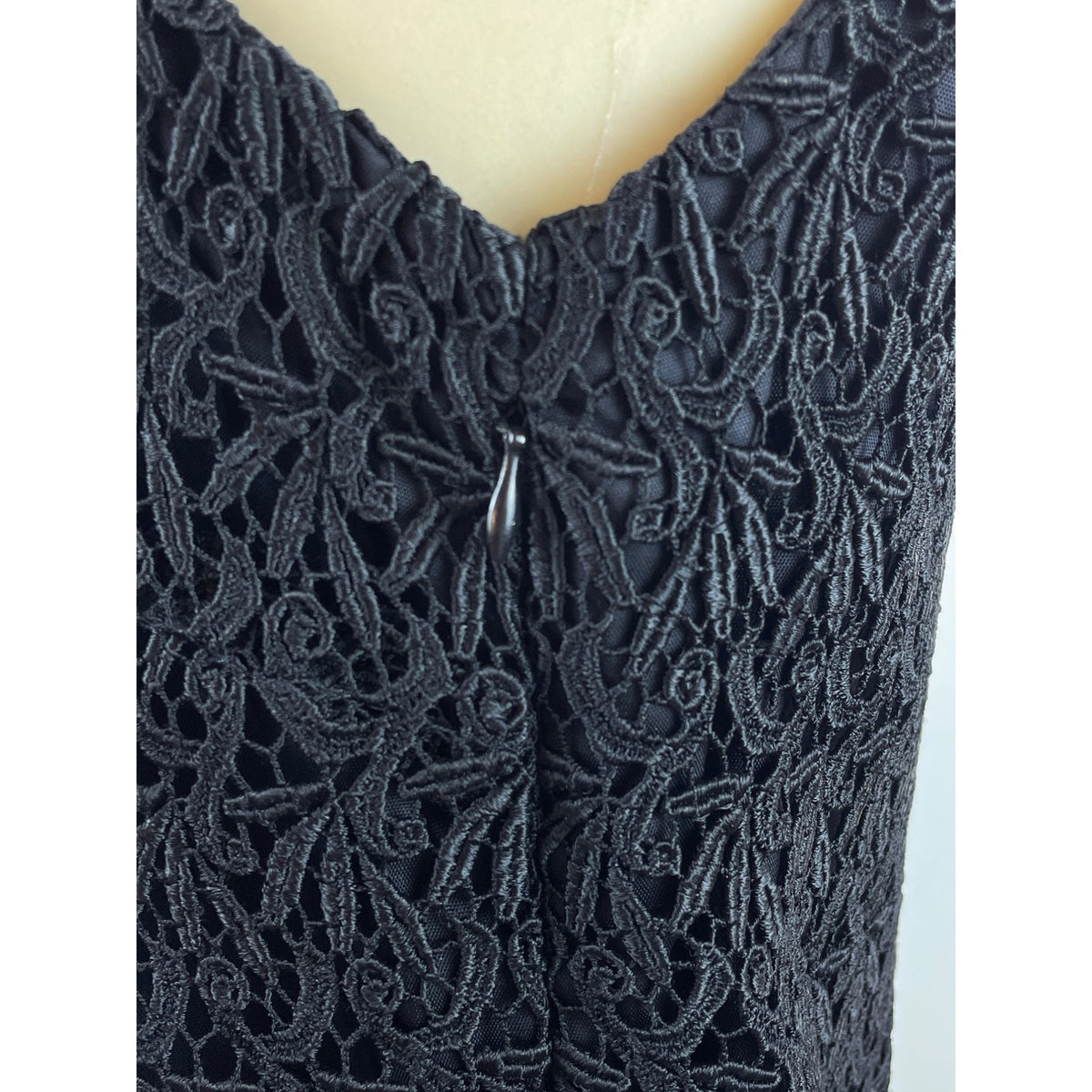 Carole Little Sleeveless Black Lace Overlay Sheath Shirt ans Skirt Set Sz 8