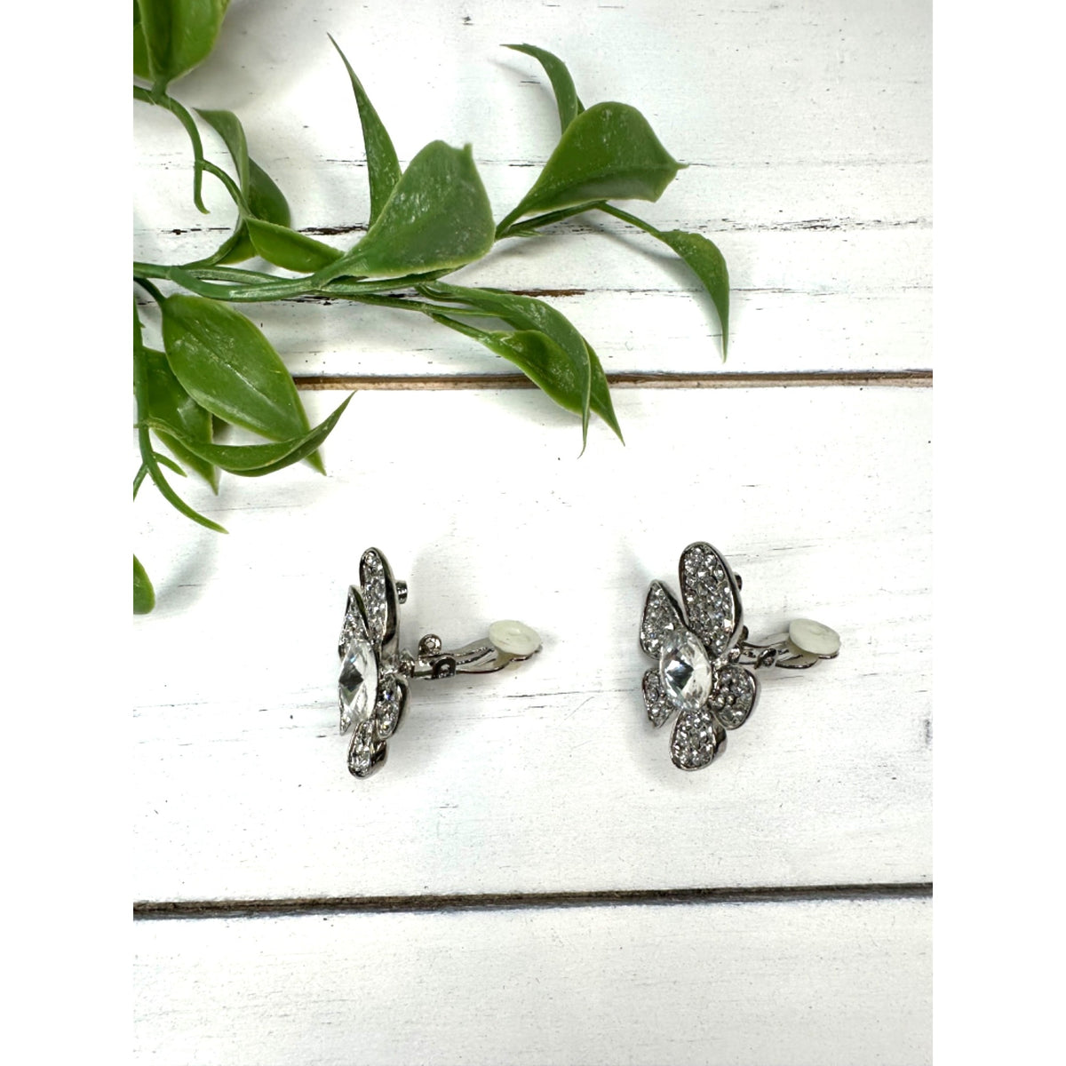 Vintage Silver Tone Flower Clip On Earrings