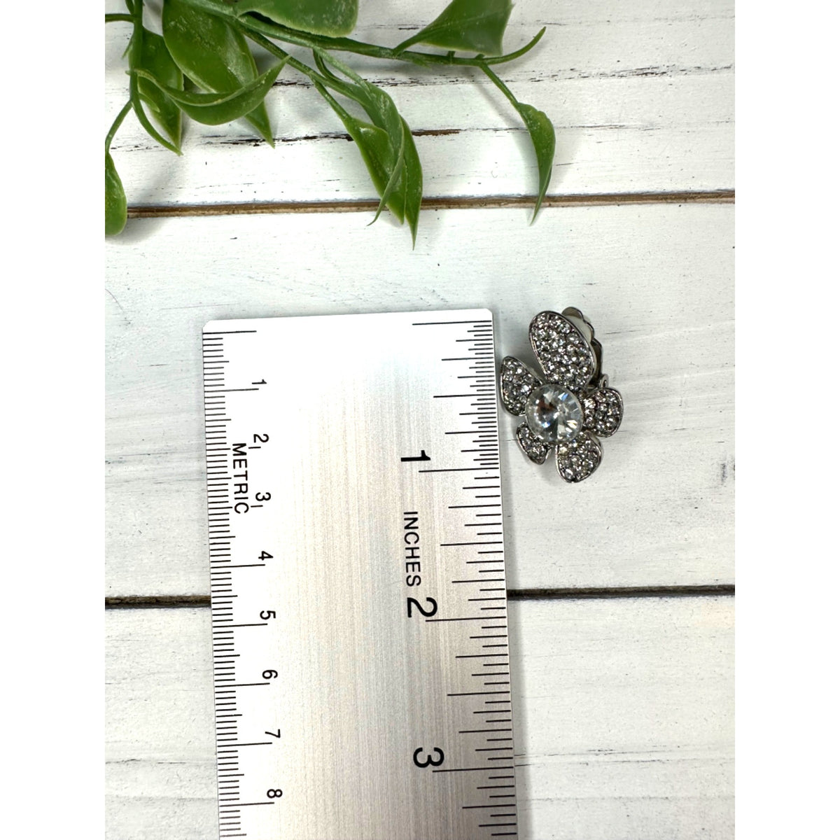 Vintage Silver Tone Flower Clip On Earrings